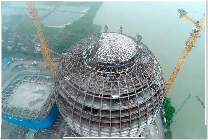 欣世纪X亚铝“缝”制世界最大球体幕墙|太阳酒店