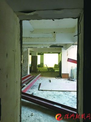 市场往楼上拓展 墙体被擅自拆除 巨丰大楼内装修工程隐患多多